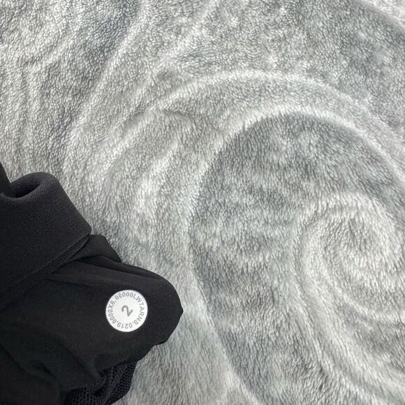 Womens Lululemon On The Fly Short - Picture 5 of 5